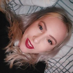 Meet your Posher, Krystie-lea